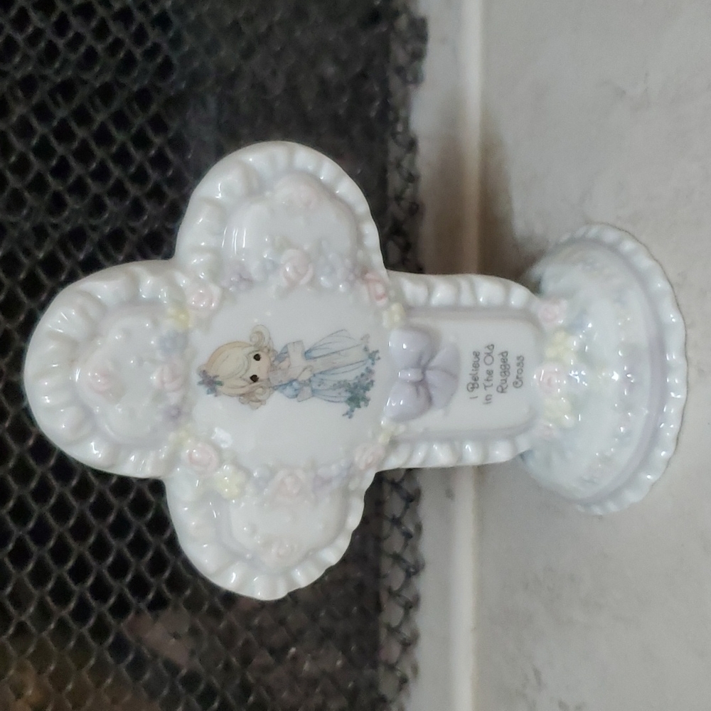 PRECIOUS MOMENTS "I Believe in the Old Rugged Cross"